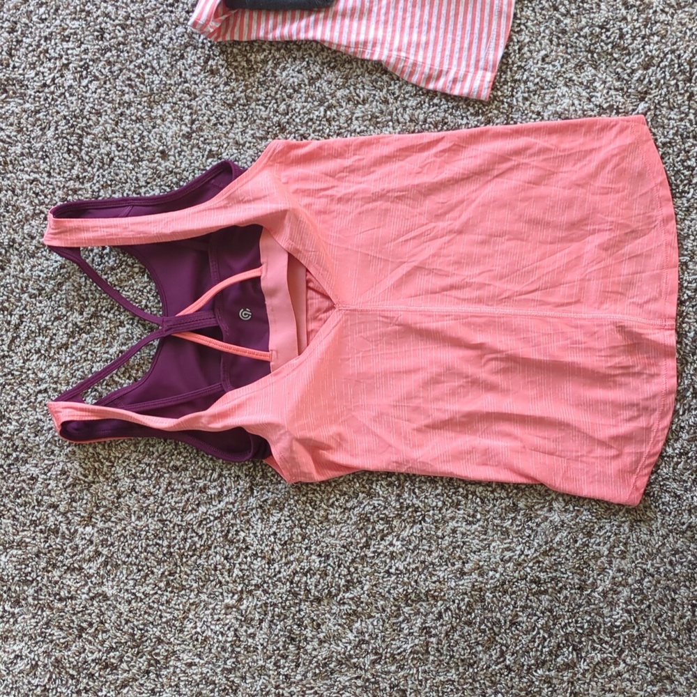 Two workout tops w bra bundle - Picture 3 of 6